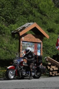 Motorrad am Lattefossen